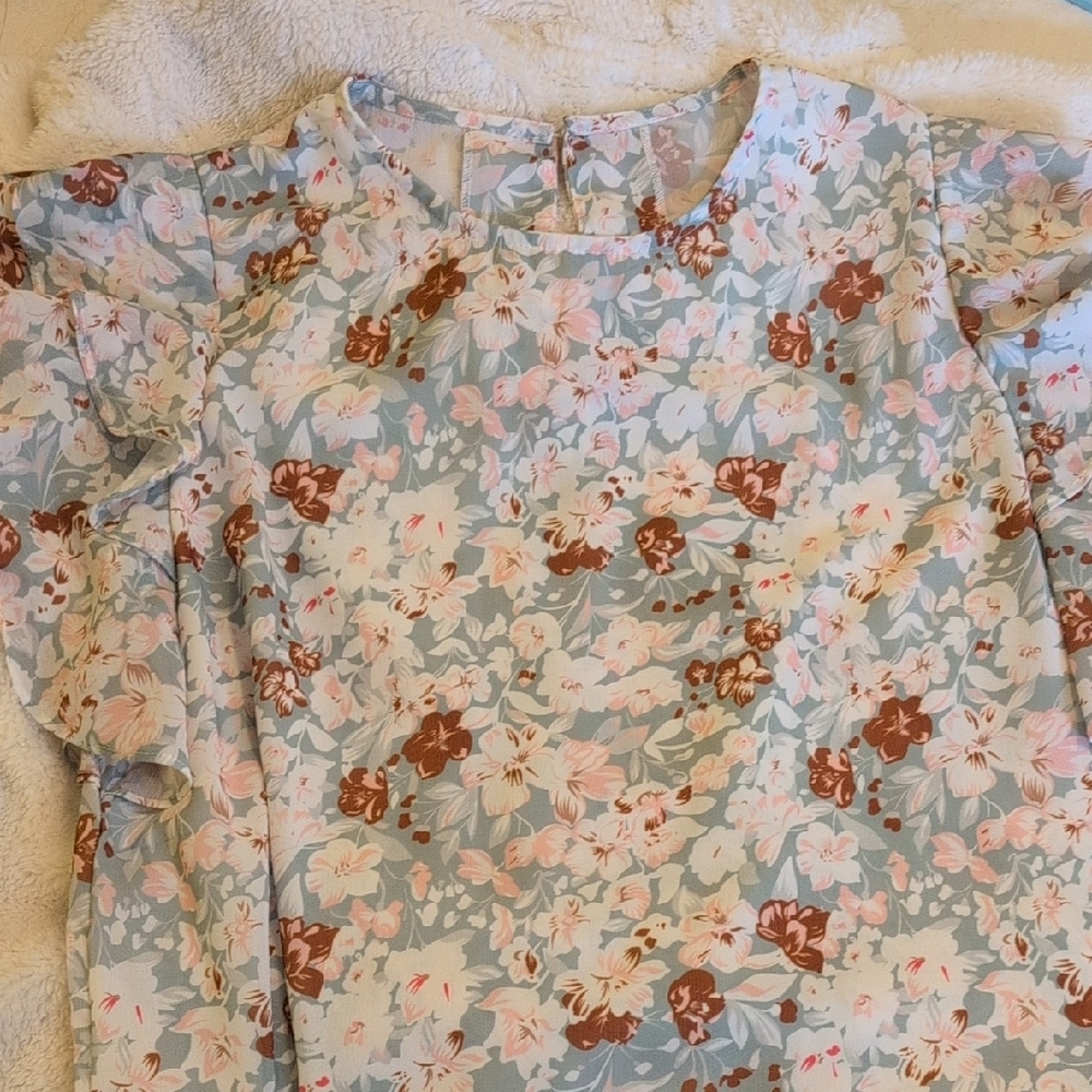 Floral Ruffle Sleeve Blouse